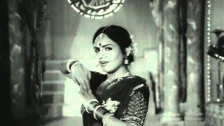 Ratra Ashi Sajali  Patalin  Asha Bhosle  Ashok Saraf  Marathi Movie Song [upl. by Godderd]