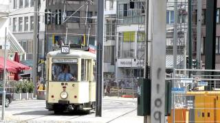 Triebwagen 17 der Stadtwerke Neuss am JanWellemPlatz in Düsseldorf [upl. by Notsej]