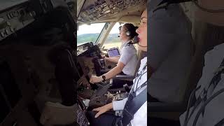 👩🏻‍✈️👩🏻‍✈️Boeing landing in Seattle aviation pilot boeing [upl. by Montague]