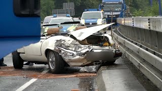 Unfall auf B68 bei Wallenhorst – Totalschaden am Oldtimer Jaguar EType [upl. by Nassah850]