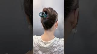 Right way to use clutcher😍hairstylehair easyhairstyleyoutubeshorts ytshortsyoutubefeedviral [upl. by Lahsram]