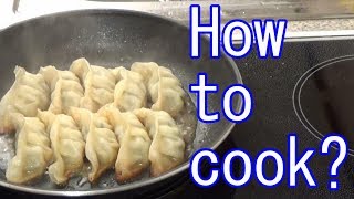 Perfect frozen GYOZA dumpling easy lunch 餃子 味の素 [upl. by Submuloc]