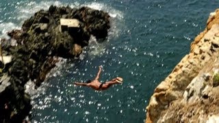 Mexique concours de plongeon sur les falaises dAcapulco [upl. by Learrsi]