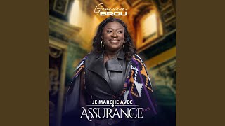 JE MARCHE AVEC ASSURANCE [upl. by Lonnard913]