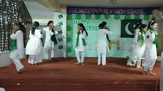 Charta suraj hai apna Pakistan Beautiful performance by 5th class from girls section [upl. by Dirgis]