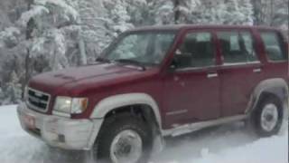 Isuzu Trooper Drives 10000 ft Summit in snow HD [upl. by Nehtanoj]