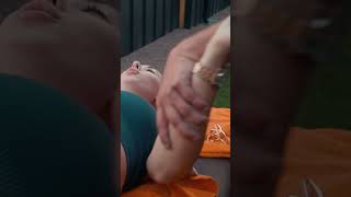 ELIMINATING SCOLIOSIS THROUGH CHIROPRACTIC SESSIONS WORKING WITH THE FEET [upl. by Anidan]