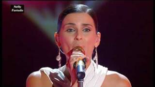 Nelly Furtado  Manos Al Aire live 2009 HQ 0815007 [upl. by Narhet56]