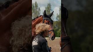 Benthe amp Leen gaan op wedstrijd  PaardenpraatTV pptv horse shortvideo wedstrijden [upl. by Rainger]