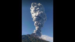 GUNUNG MERAPI MELETUS  JUMAT 11 MEI 2018 [upl. by Aimal]