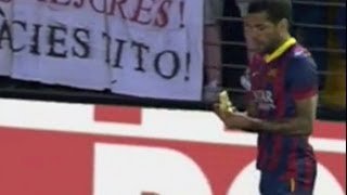 Dani Alves Rido di chi mi tira le banane [upl. by Tore822]