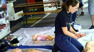 Exercice de massage cardiaque chez les pompiers dAulnaysousBois [upl. by Chung]