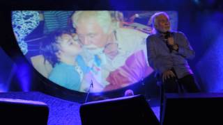 Kenny Rogers at the North Georgia State Fair singing quotTo Mequot amp his family comes on stage [upl. by Ssirk]