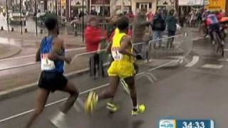 Kitwara upset Gebrselassie in half marathon from Universal Sports [upl. by Airdnaxela]