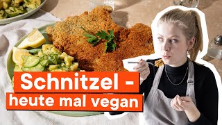 Veganes SeitanSchnitzel mit Kartoffelsalat und Preiselbeermarmelade [upl. by August]