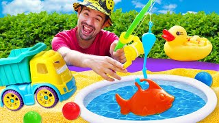 Laghetto fai da te con il camioncino Giochi della pesca con i giocattoli per bambini [upl. by Nnanaej]