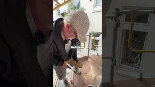 Stein aufteilen 🔨 handwerk ausbildung baustelle zimmermann maurer stein [upl. by Surovy137]