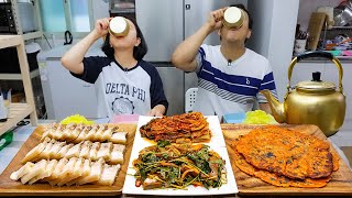 막걸리 수육도토리묵 무침김치전에 너무나도 시원한 얼음 막걸리 먹방 Suyukdotorimuk muchimKimchijeon and Makgeolli Mukbang [upl. by Hartill]