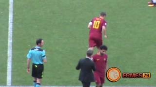 Roma Genoa 32 LIVE  Entra in campo di Francesco TOTTI [upl. by Sara]