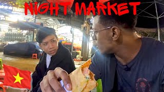 🇻🇳Exploring DaLat’s Night Market amp Making A New Friend travelvlog nightmarket vietnam dalat [upl. by Gobert782]