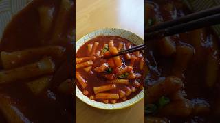 10 Minute Tteokbokki  Cheesy Sweet and Spicy Soft Chewy Ricecake [upl. by Enuahs]