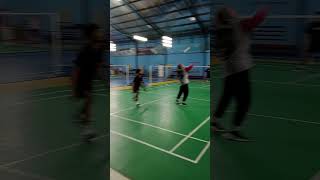 Menjaga kebugaran di usia senja dengan bermain badminton [upl. by Wall]