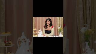 Kylie Jenner tries the coronation chicken salad sandwich kylie jenner vogue shorts [upl. by Yrojram268]