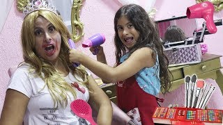 MARIA CLARA E JP BRINCAM DE SALÃO DE BELEZA  Pretend play hair salon toy beauty salon [upl. by Garv]