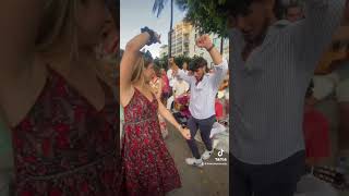 BAILANDO SEVILLANAS EN LAS CALLES DE SEVILLA [upl. by Paulsen]