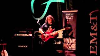 VINNIE MOORE  DAYDREAM [upl. by Assirod]