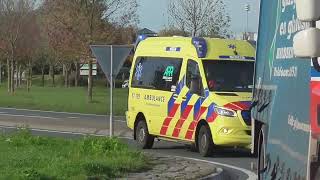 ambulance met spoed naar een melding in Oude Tonge [upl. by Atnuahc]