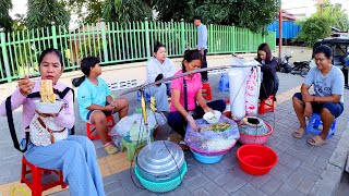 Cambodian Street Foods Under 1 Num Banh Chok Rice Noodles amp More in Countryside Market and City [upl. by Autumn]